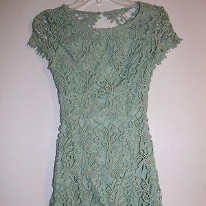 Lulu's Keyhole Back Lace Dress